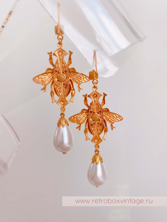 ASKEW LONDON Серьги «Золотые пчелы с жемчужными каплями» застежка-петля