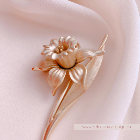 TRIFARI Брошь «Золотой нарцисс»