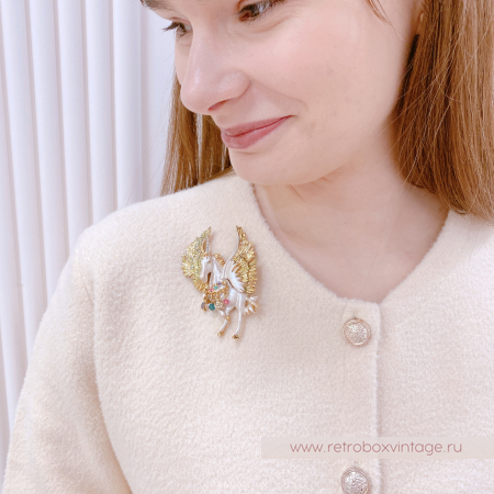 KIRKS FOLLY Брошь "Белый единорог с золотыми крыльями"