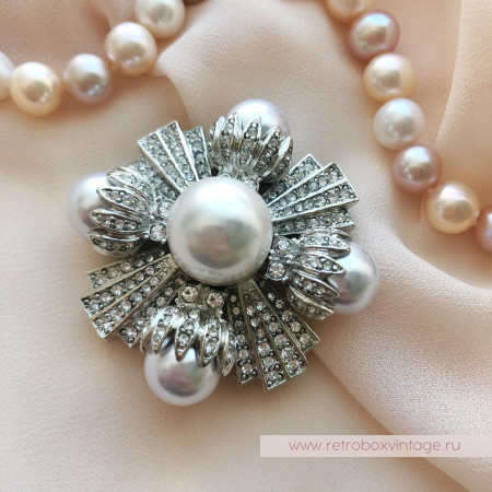 KJL / KENNETH J LANE Брошь «Жемчужная мечта» KJL / KENNETH J LANE Брошь «Жемчужная мечта»