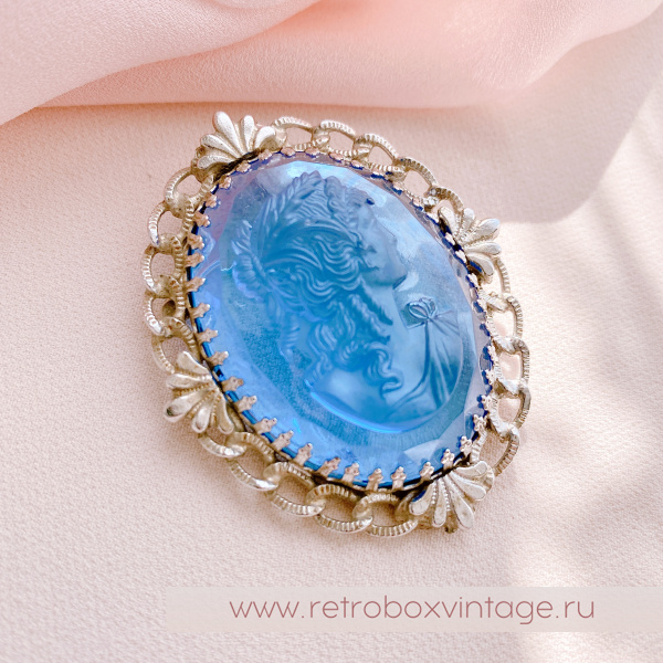 WHITING AND DAVIS Брошь «Голубая камея»