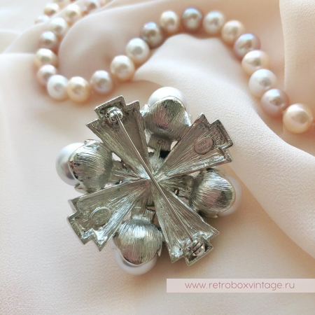 KJL / KENNETH J LANE Брошь «Жемчужная мечта» KJL / KENNETH J LANE Брошь «Жемчужная мечта»
