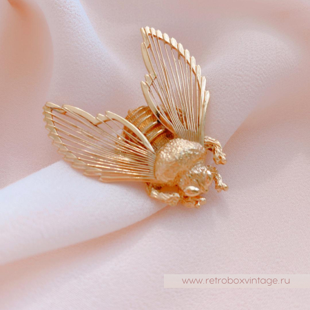 MONET Пара брошей «Воздушные пчелы»