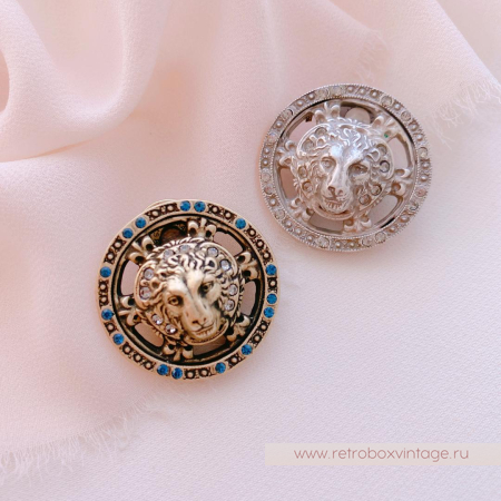 SWEET ROMANCE Брошь-пин «Медальон со львом: бронза» с кристаллами по кругу SWEET ROMANCE Брошь-пин «Медальон со львом: бронза» с кристаллами по кругу