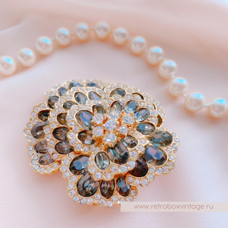 CINER Брошь «Дымчатая фиалка»