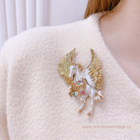 KIRKS FOLLY Брошь "Белый единорог с золотыми крыльями"