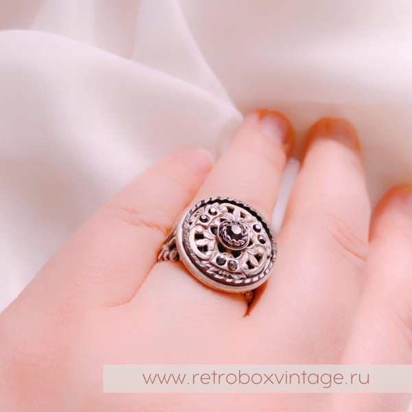 SWEET ROMANCE Кольцо «Медальон»