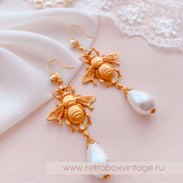 ASKEW LONDON Серьги «Золотые пчелы с жемчужными каплями» застежка-петля ASKEW LONDON Серьги «Золотые пчелы с жемчужными каплями» застежка-петля