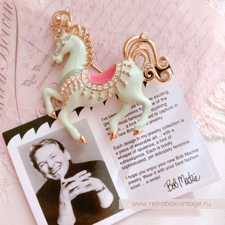 BOB MACKIE Брошь «Царская лошадь: мятная»