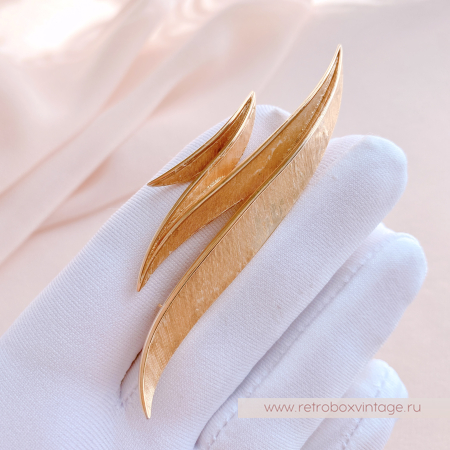 TRIFARI Брошь «Гармония жизни: золото» зигзаг