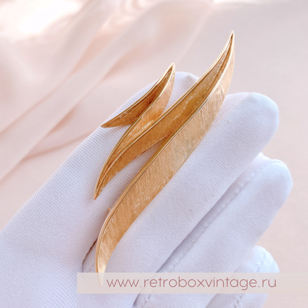 TRIFARI Брошь «Гармония жизни: золото» зигзаг