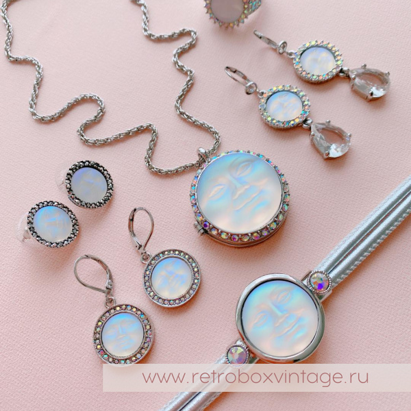 KIRKS FOLLY Серьги «Лунная роса: светлые с хрустальной капелькой» KIRKS FOLLY Серьги «Лунная роса: светлые с хрустальной капелькой»