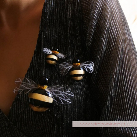 Брошь выпускается в трех размерах