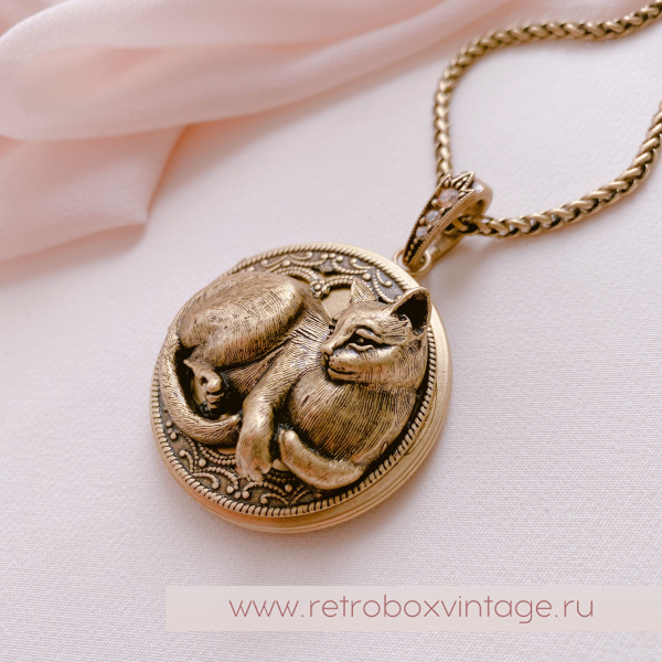 SWEET ROMANCE Кулон-локет на цепочке «Кошечка-мурлыка: бронза»