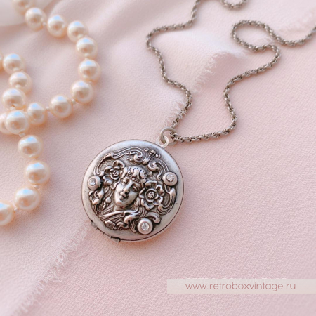 SWEET ROMANCE Кулон-локет на цепочке «Лалик: ар-нуво в серебре»