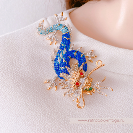 BUTLER AND WILSON Брошь "Синий дракон: сила гармонии"