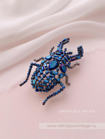 VERA WANG Брошь «Кристальный жук»