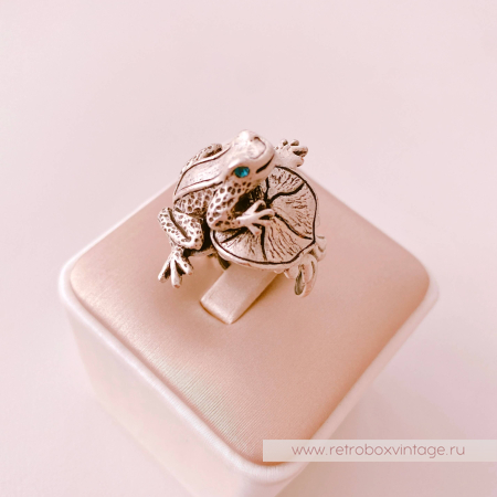 SWEET ROMANCE Кольцо "Лягушка на кувшинке: серебро"