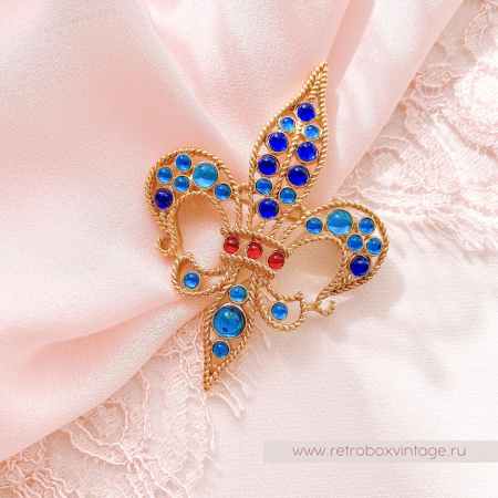 MONET Брошь «Королевский флер де лис» синими кабошонами (в коробке)