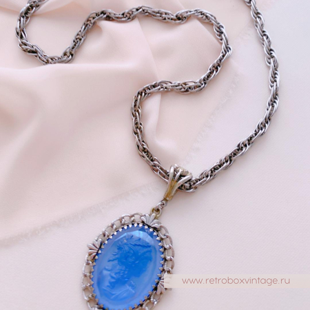 WHITING AND DAVIS Комплект «Голубые камеи» ожерелье и клипсы