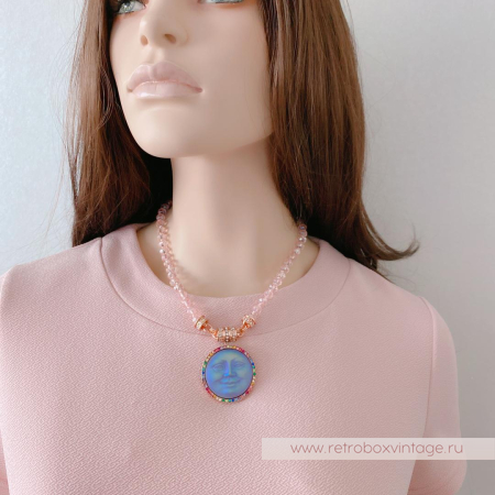 KIRKS FOLLY Колье магнитное «Радужная луна: голубая на розовых бусах»