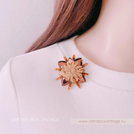 GRAZIANO Брошь «Грация» коньячный мальтийский крест