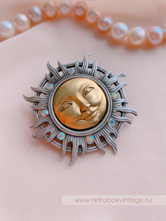 JJ / JONET JEWELRY Брошь-кулон «Солнце с улыбкой»