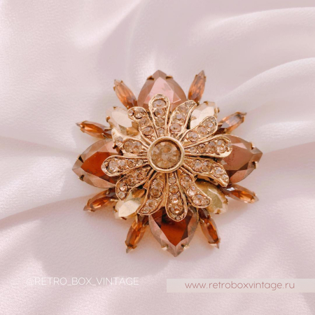 GRAZIANO Брошь «Грация» коньячный мальтийский крест