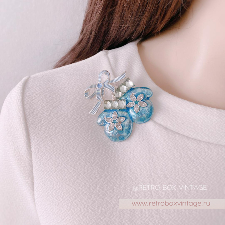 NAPIER Брошь «Голубые рукавички»