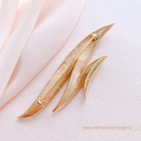 TRIFARI Брошь «Гармония жизни: золото» зигзаг