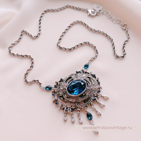 SWEET ROMANCE Ожерелье «Одетта: королевский синий в серебре»