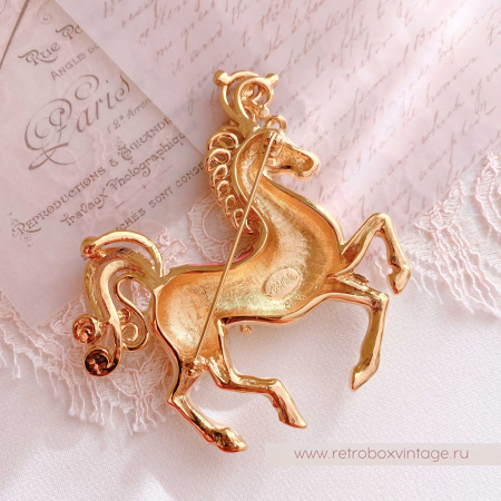 BOB MACKIE Брошь «Царская лошадь: кремовая»