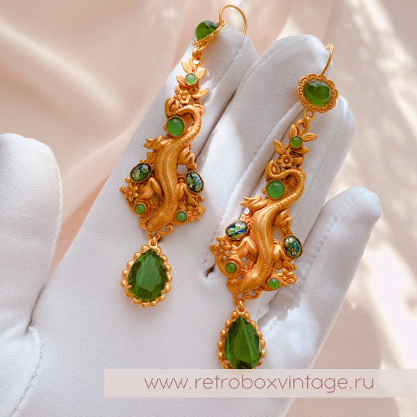 ASKEW LONDON Серьги "Саламандры: ящерицы с зелеными камнями"
