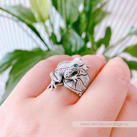 SWEET ROMANCE Кольцо "Лягушка на кувшинке: серебро"