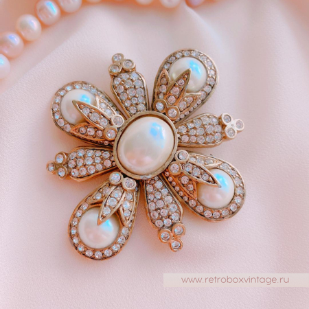 CINER Брошь-кулон «Магия жемчуга» (с нюансами)