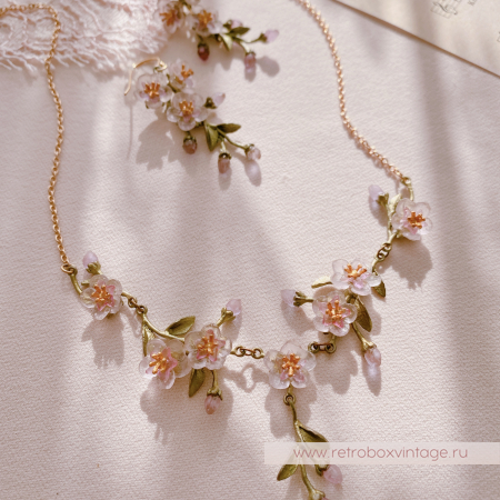 MICHAEL MICHAUD Колье «Нежная весна: цветение персика»