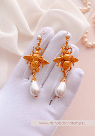 ASKEW LONDON Серьги «Золотые пчелы с жемчужными каплями» застежка-петля