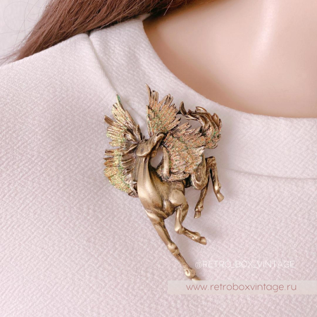 JJ / JONET JEWELRY Брошь «Крылатый пегас: золотистый в бронзе»