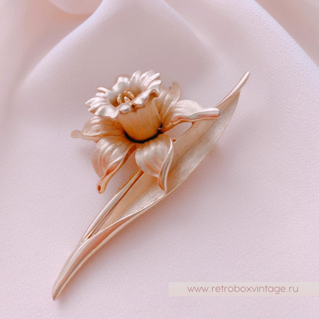 TRIFARI Брошь «Золотой нарцисс»