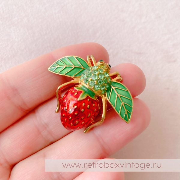 JOAN RIVERS Броши Пчелки земляника и сердечки