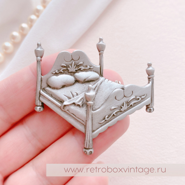 JJ / JONET JEWELRY Брошь "Ложе для двоих" кровать JJ / JONET JEWELRY Брошь "Ложе для двоих" кровать