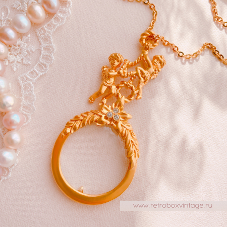 AVON Ожерелье-лорнет с лупой "Два ангелочка" 1997 г.