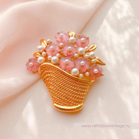 NAPIER Брошь «Корзинка с цветами и жемчужинами» NAPIER Брошь «Корзинка с цветами и жемчужинами»