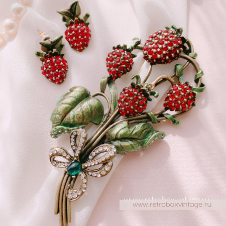 SWEET ROMANCE Брошь «Спелая земляника»