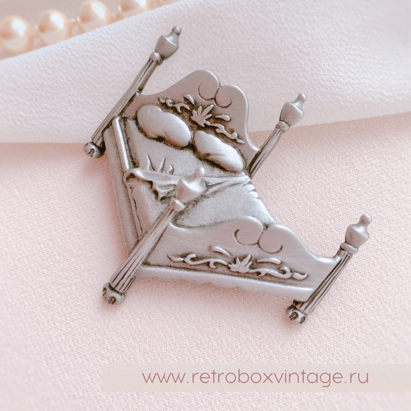 JJ / JONET JEWELRY Брошь "Ложе для двоих" кровать JJ / JONET JEWELRY Брошь "Ложе для двоих" кровать