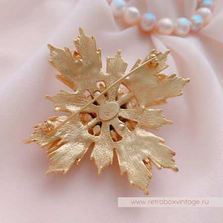 JOAN RIVERS Брошь «Мальтийский крест с гранатовыми кристаллами и жемчугом»