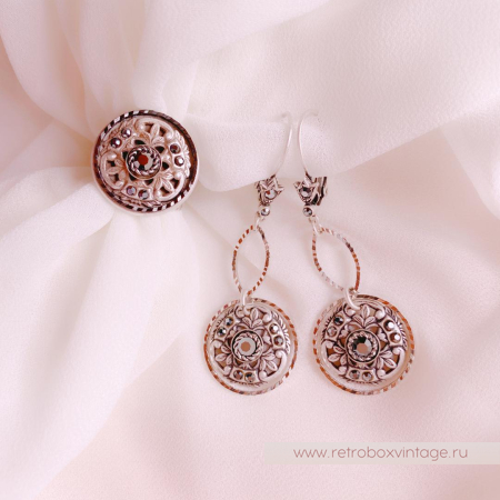 SWEET ROMANCE Серьги «Медальон»