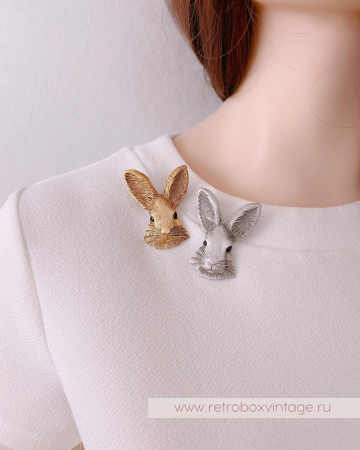 JJ / JONET JEWELRY Брошь «Лунный заяц: серебро»