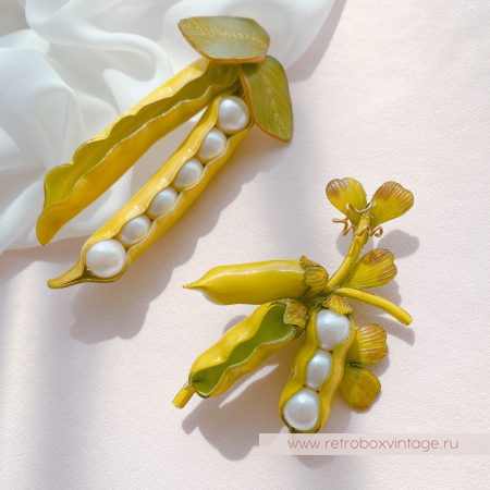 CILEA PARIS Брошь «Два стручка гороха» с жемчужинами