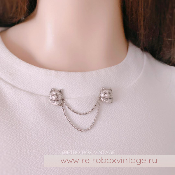 SWEET ROMANCE Брошь-стик "Два котенка: серебро" с цепочками-шатлен